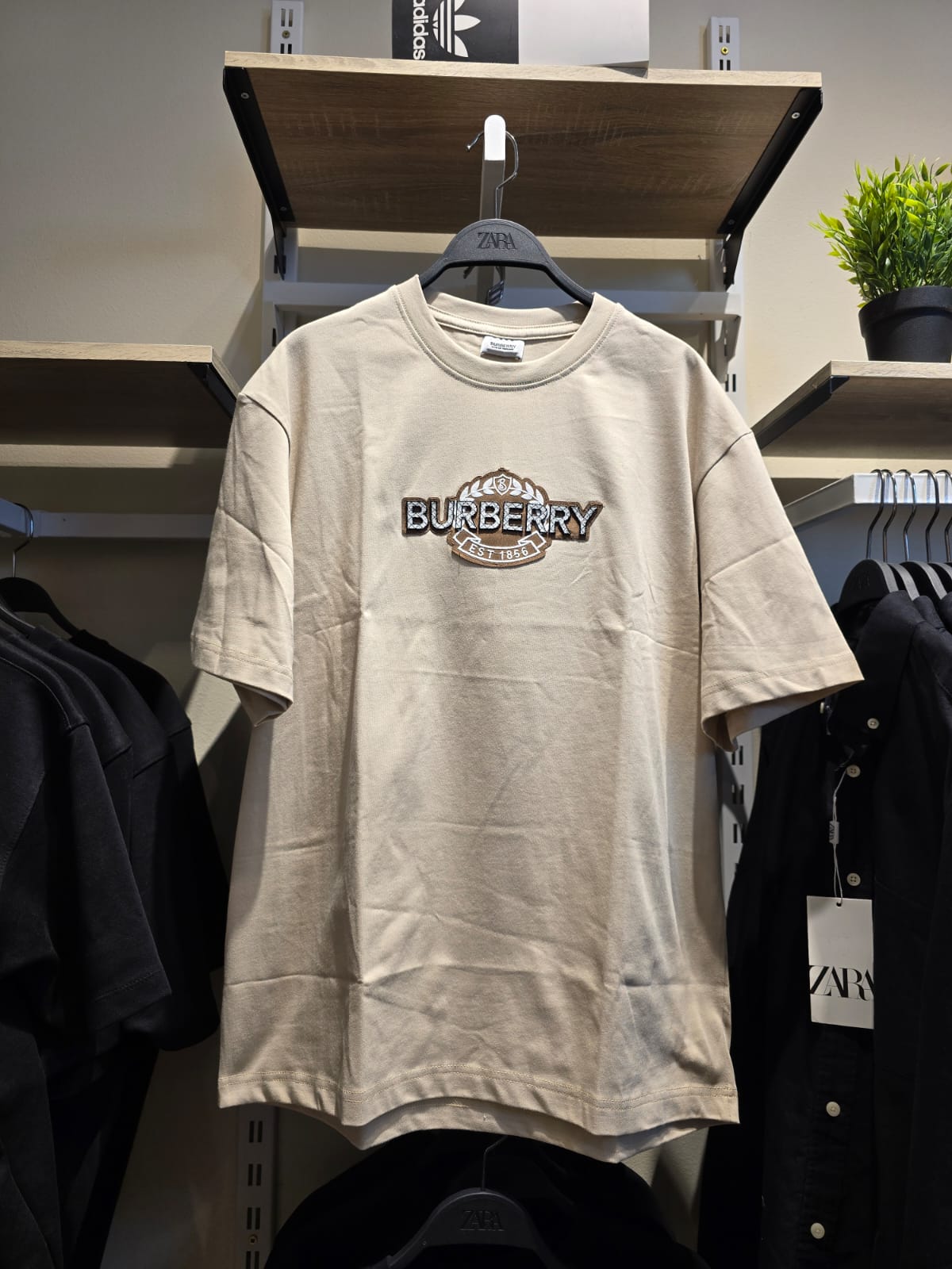 Burberry | Classic Crest Logo