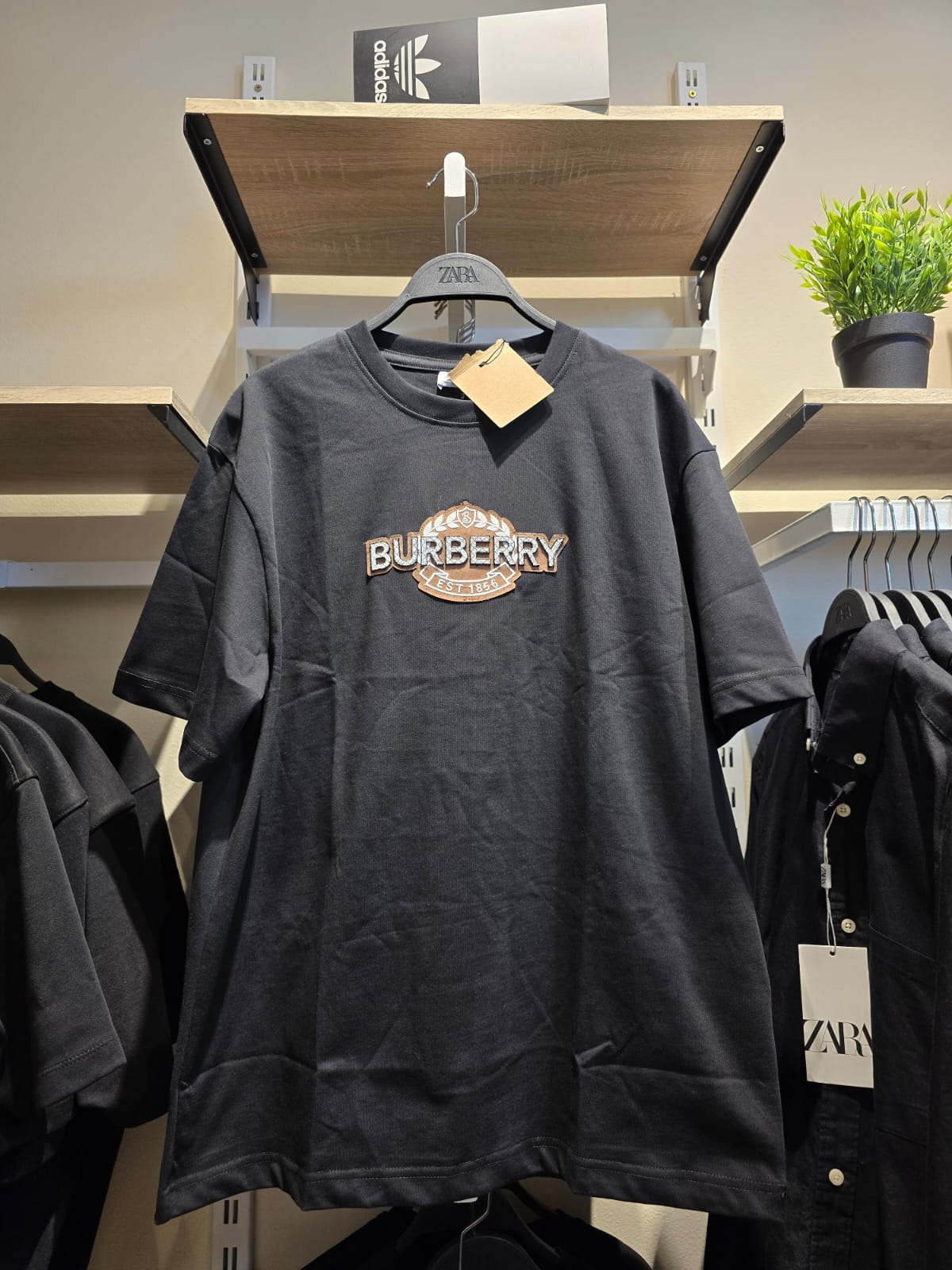 Burberry | Classic Crest Logo