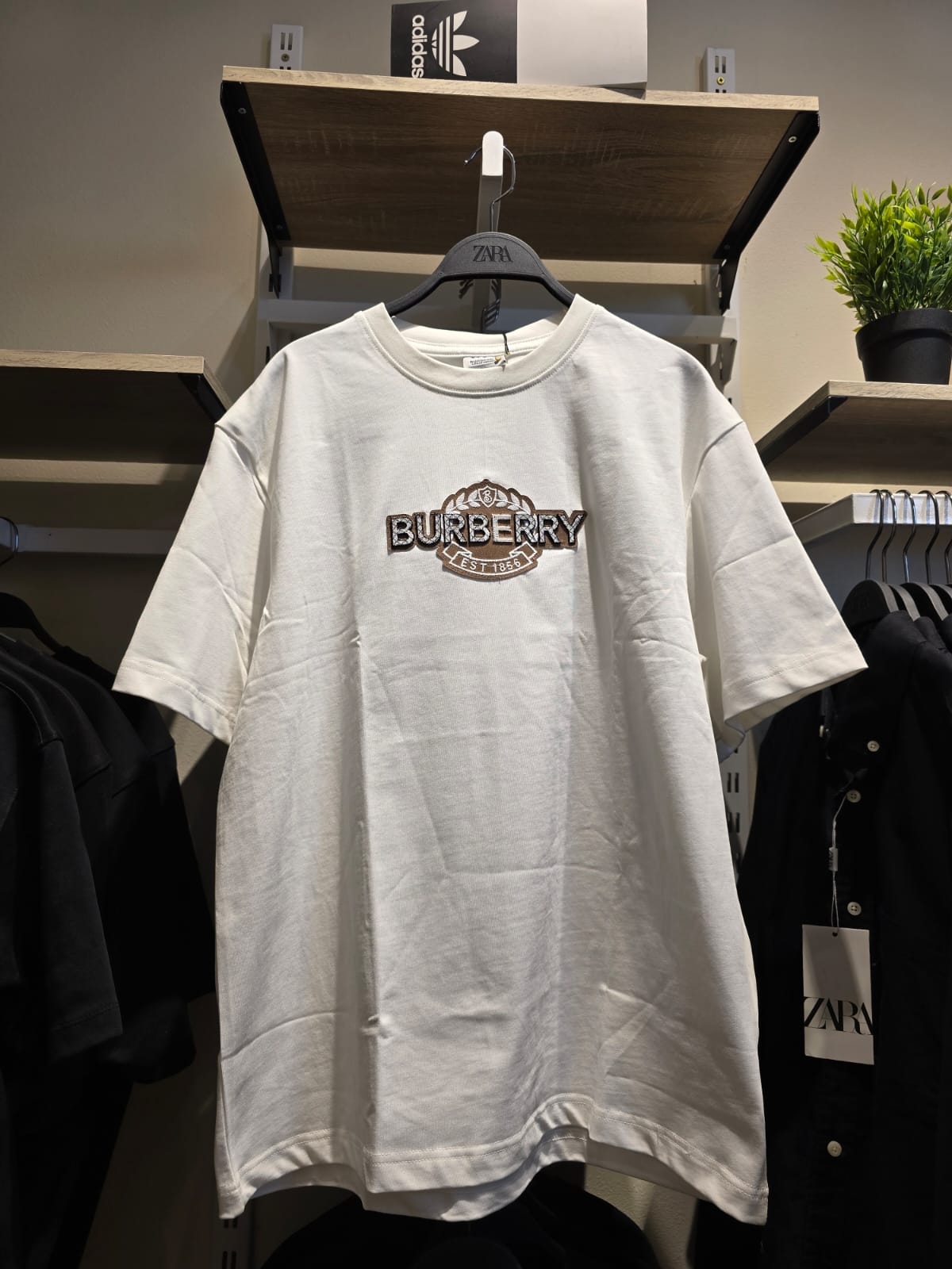 Burberry | Classic Crest Logo